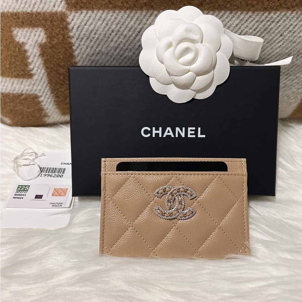 Chanel camel/beige caviar calf leather card holder